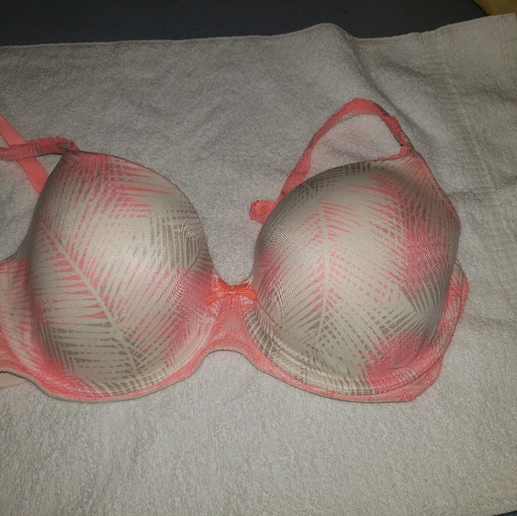 Victoria's secret bar - Picture 1 of 6